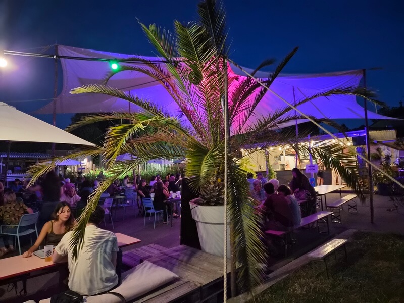 Espace détente de l'Orangerie, les after, toujours très fréquentés les soirs de spectacle (c)GAD