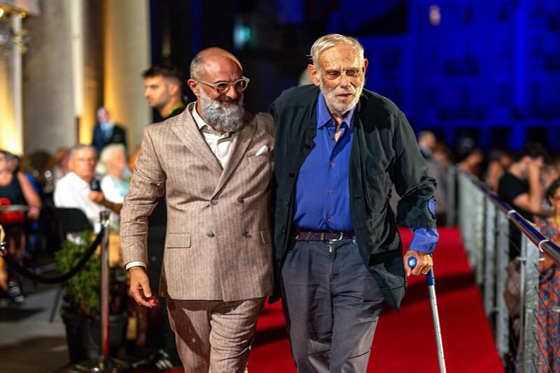 Tapis rouge pour Jean-Luc Bideau, Pardo Speciale pour sa carrière accompagné de Giona A. Nazzaro (c) Locarno Film Festival