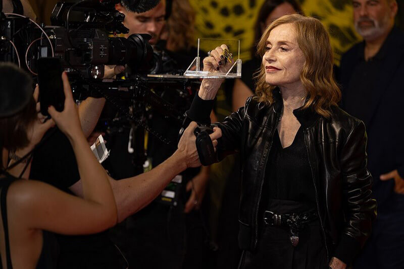 Isabelle Huppert sur le tapis rouge du Festival (c) Locarno Film Festival