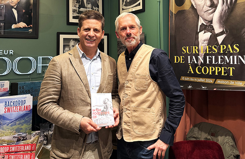 Gustave Jourdan propriétaire de Monsieur Ador avec Cornélius Schregle auteur du guide en dédicace (c) Monsieur Ador
