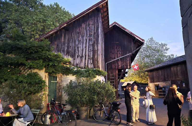 Arrivée au Domaine La Vigne Blanche (c) GAD